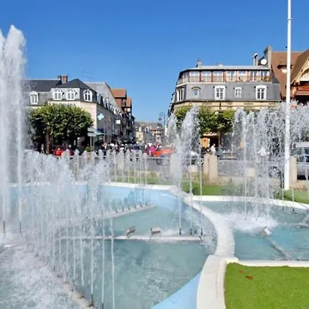 Superbe Studio Balcon Emplacement Nº1: Place Morny * Deauville